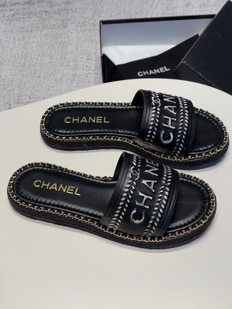 Bold Chxnxl Slippers 119998