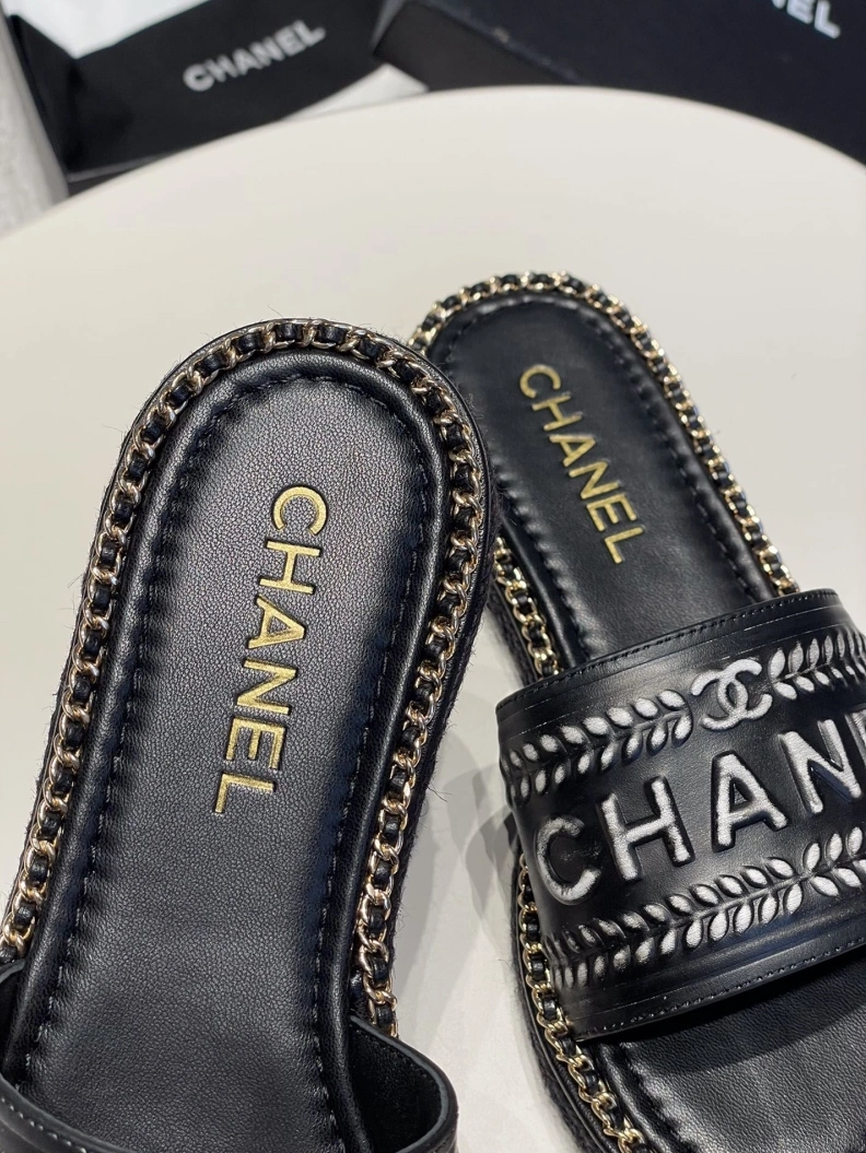 Bold Chxnxl Slippers 119998