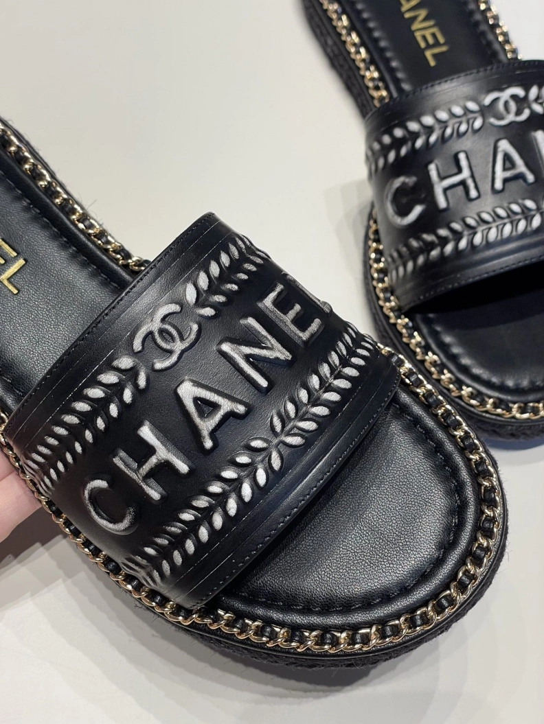 Bold Chxnxl Slippers 119998