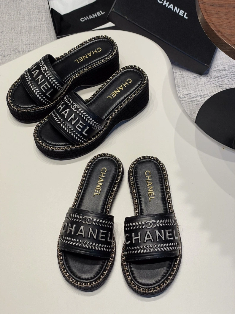Bold Chxnxl Slippers 119998