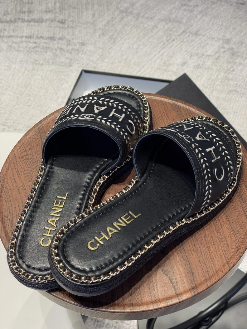 Bold Chxnxl Slippers 119998