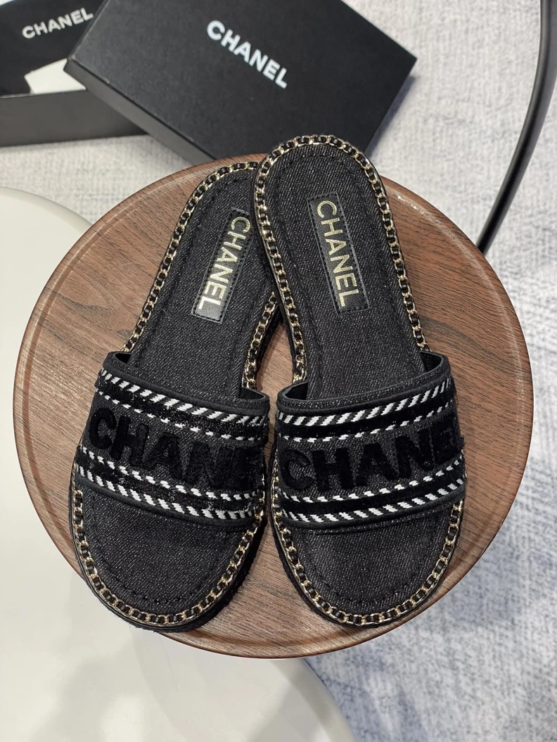 Fashionable Chxnxl Slippers 119990