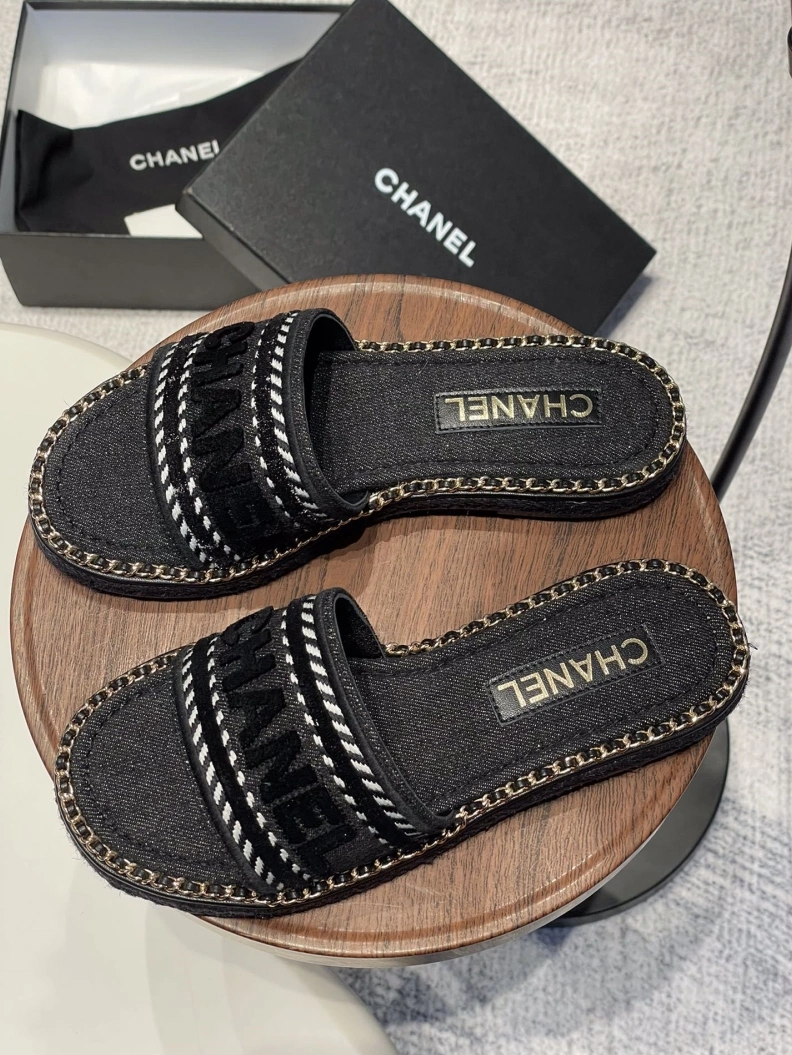 Fashionable Chxnxl Slippers 119990