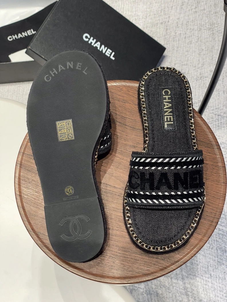 Fashionable Chxnxl Slippers 119990