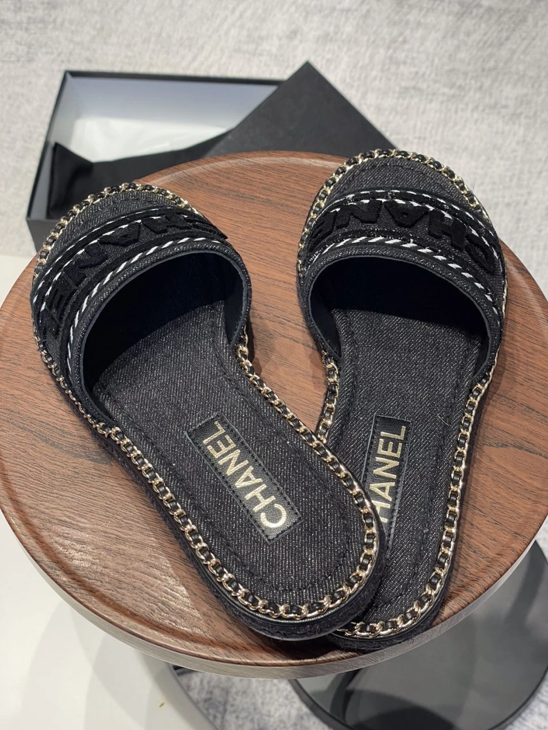 Fashionable Chxnxl Slippers 119990