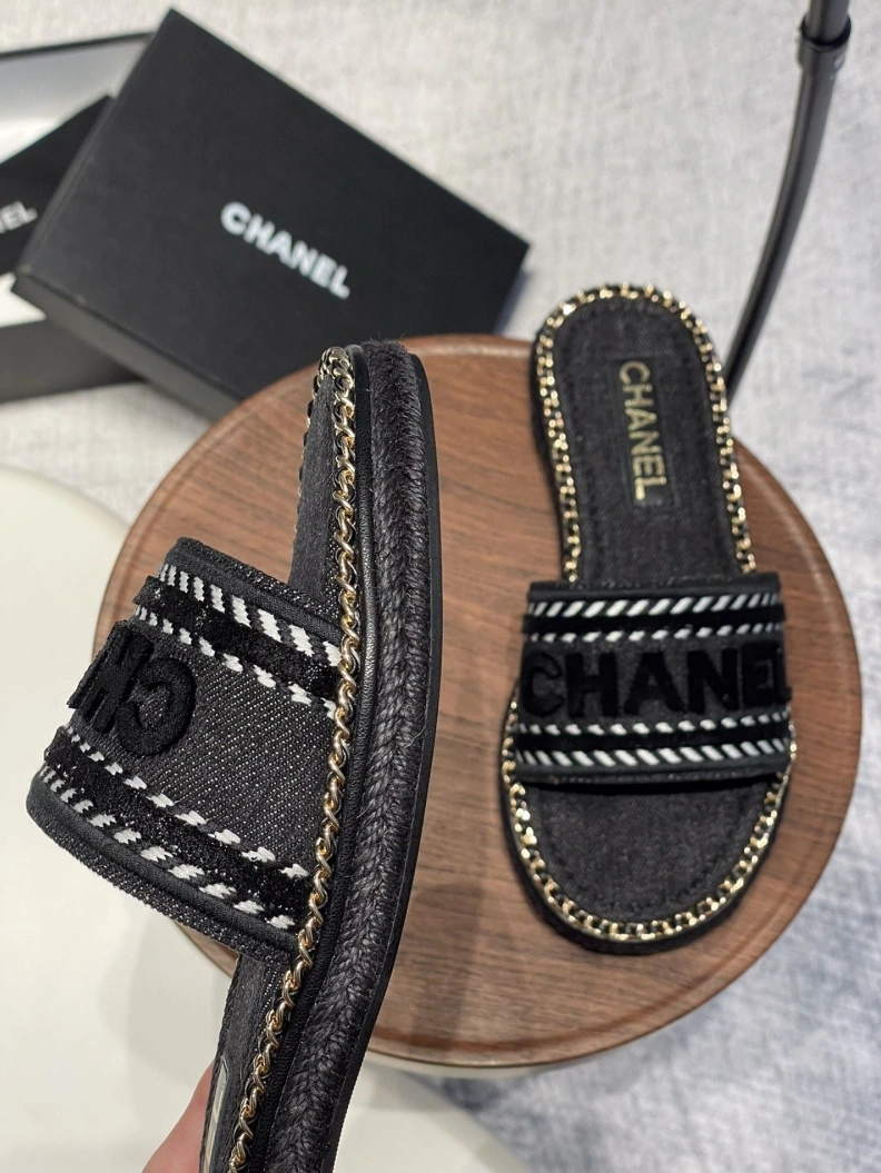 Fashionable Chxnxl Slippers 119990