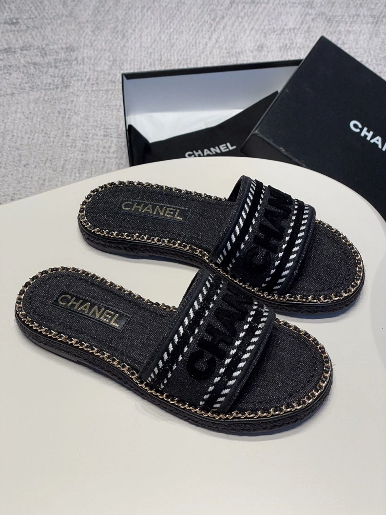 Fashionable Chxnxl Slippers 119990
