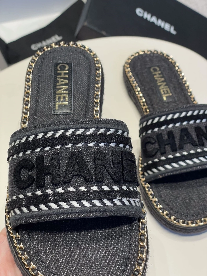 Fashionable Chxnxl Slippers 119990