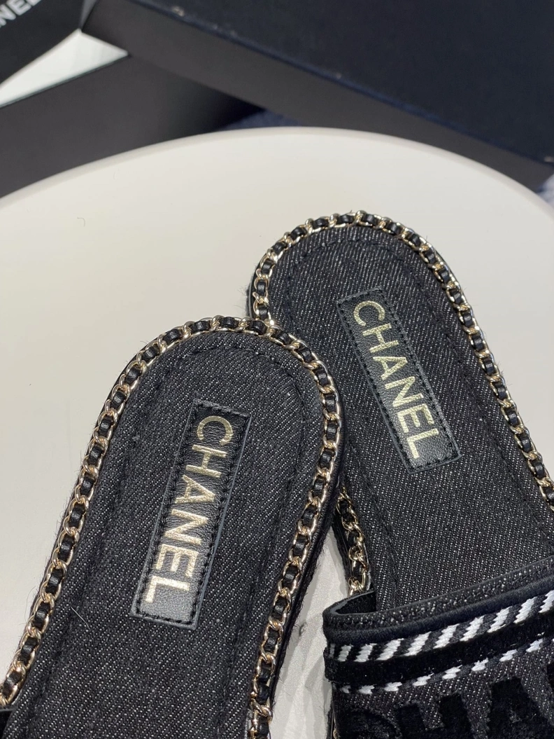 Fashionable Chxnxl Slippers 119990