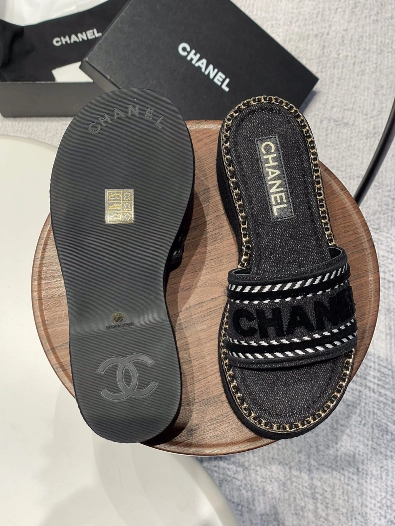 Unique Chxnxl Slippers 119989