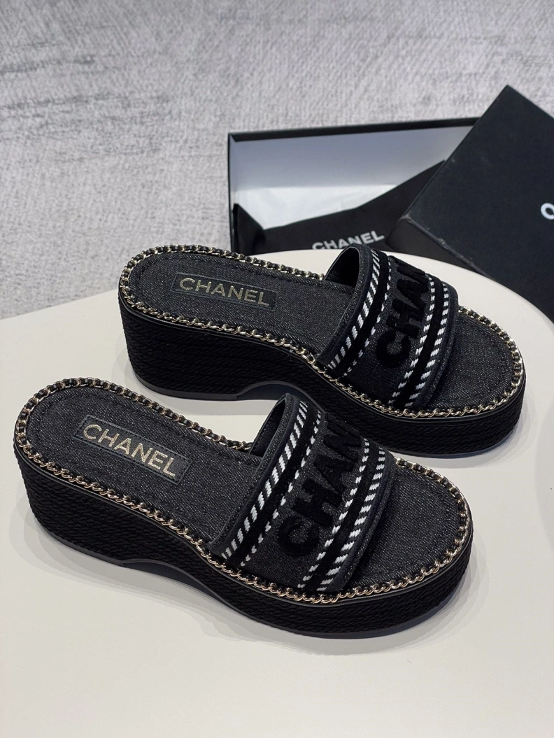 Unique Chxnxl Slippers 119989