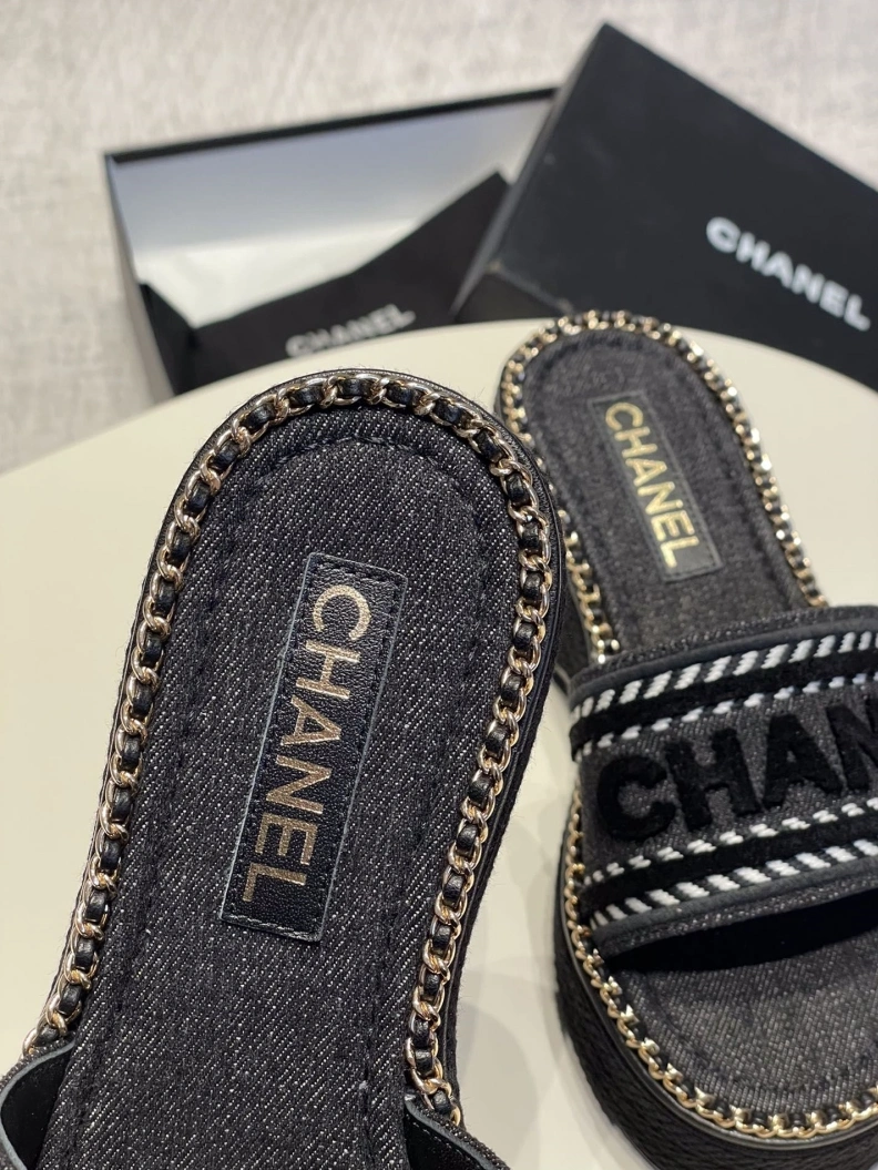 Unique Chxnxl Slippers 119989