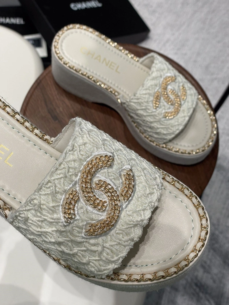 Resilient Chxnxl Slippers 119992