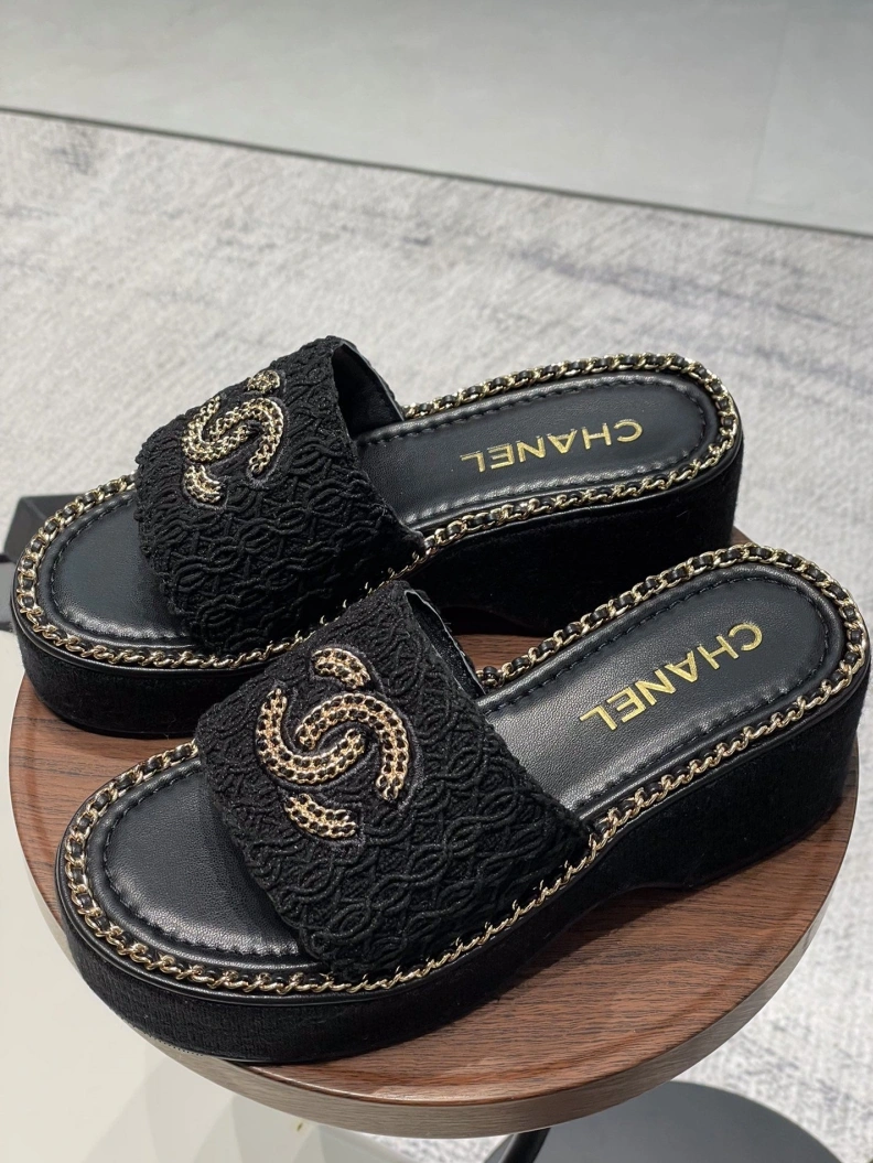 Resilient Chxnxl Slippers 119991