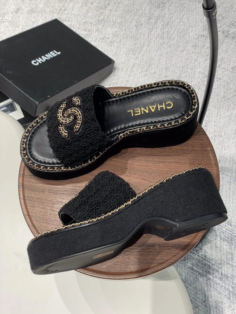Resilient Chxnxl Slippers 119991