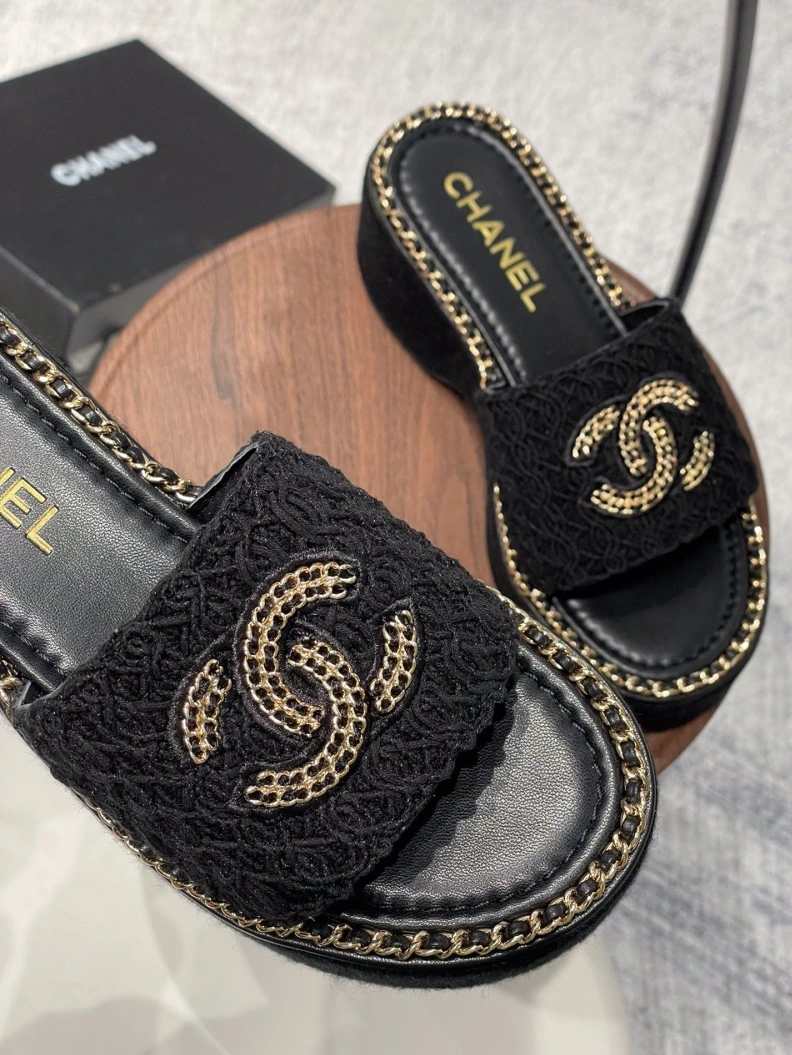 Resilient Chxnxl Slippers 119991