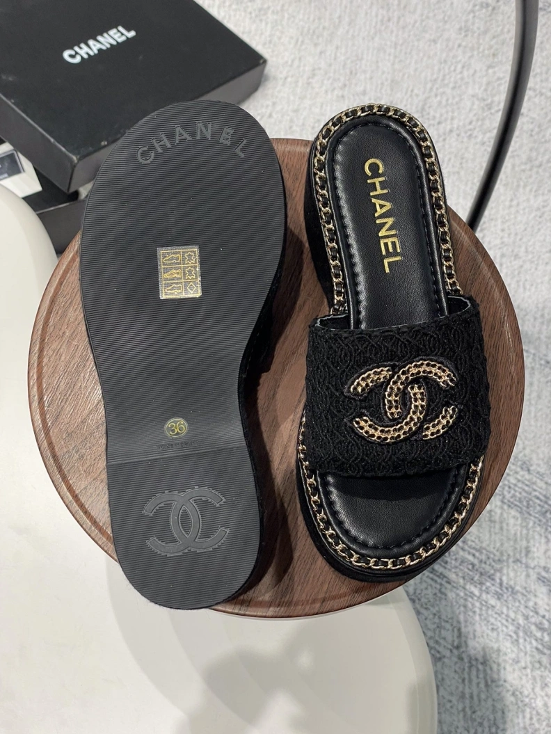 Resilient Chxnxl Slippers 119991