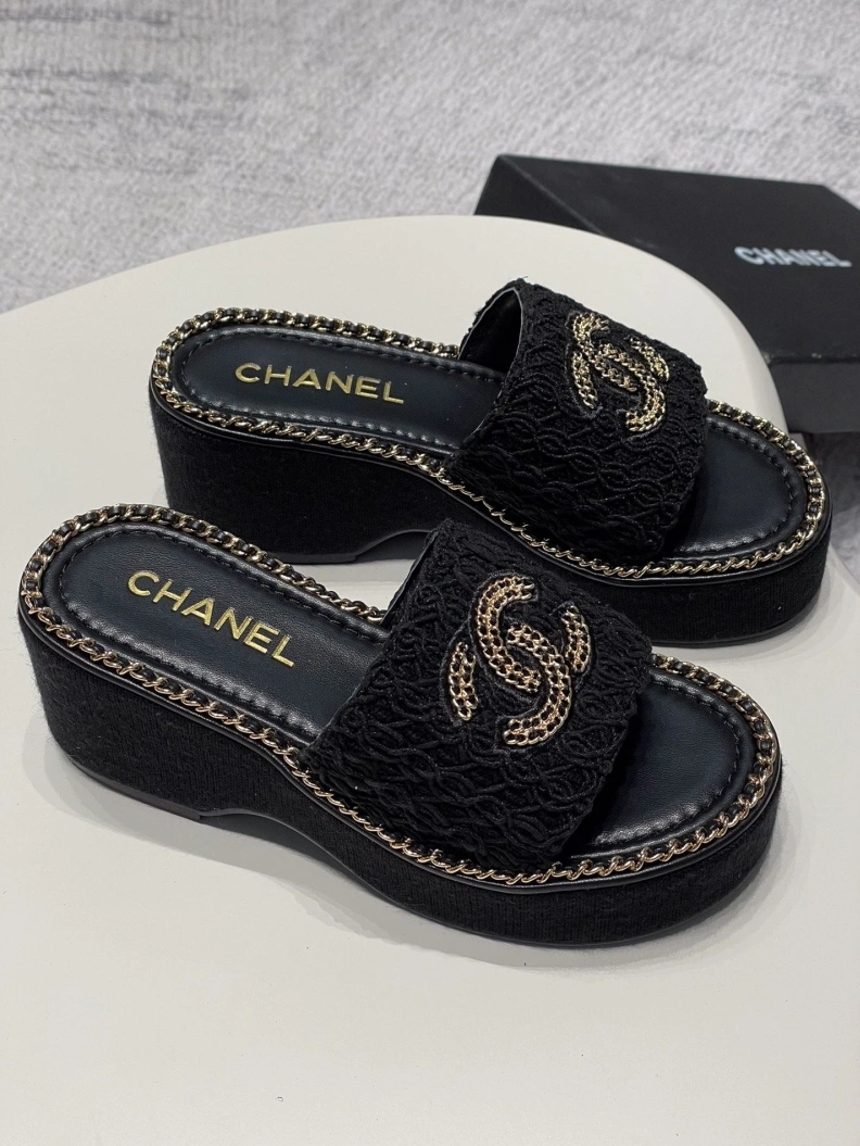 Resilient Chxnxl Slippers 119991