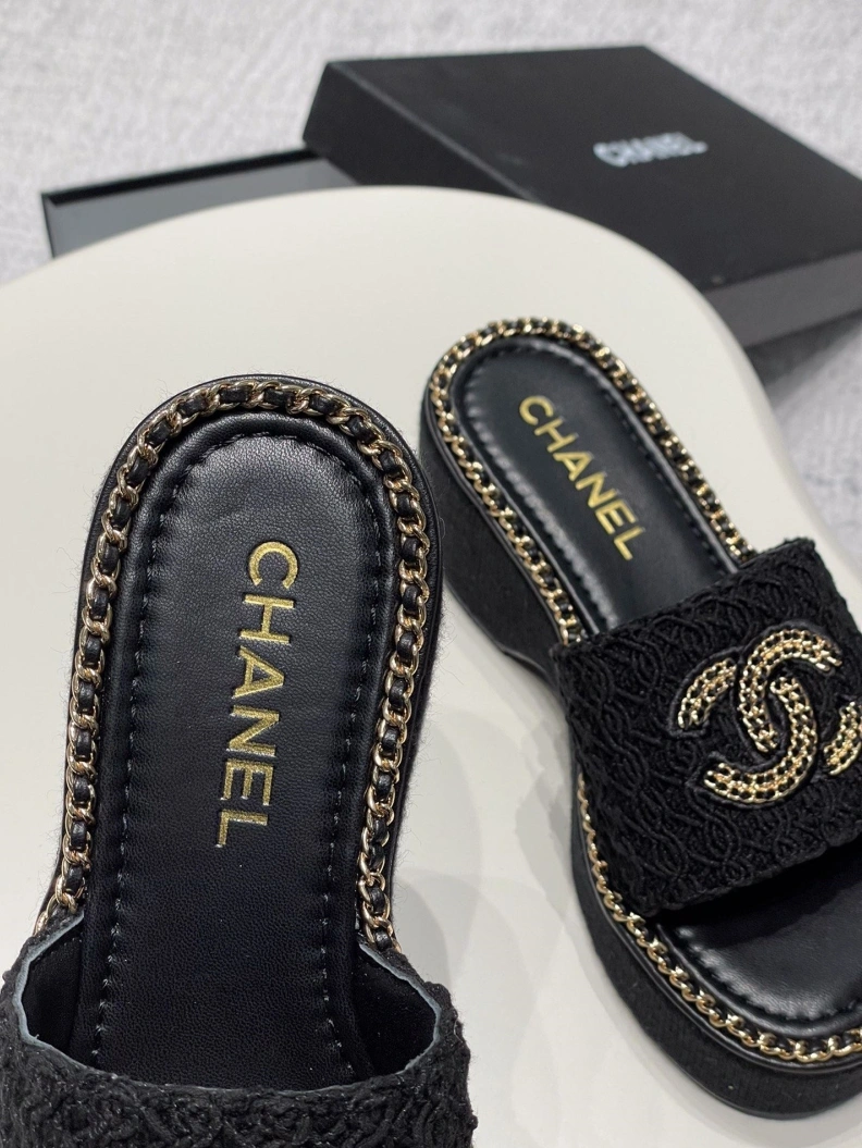 Resilient Chxnxl Slippers 119991