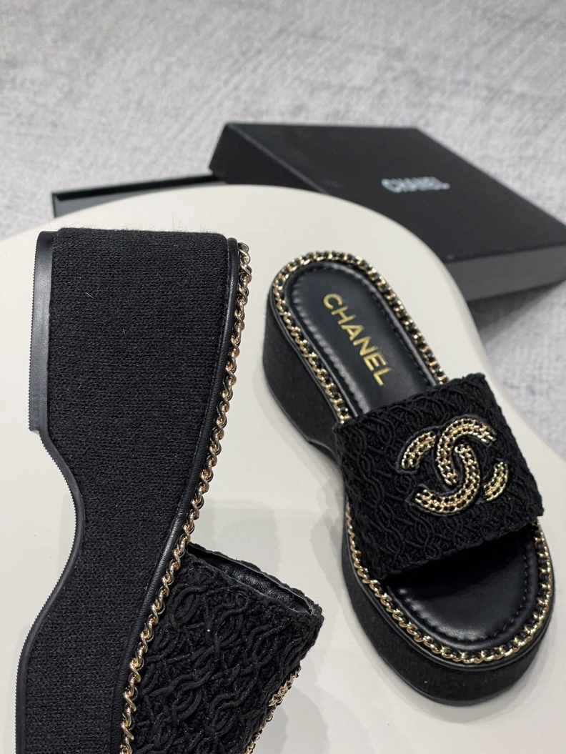 Resilient Chxnxl Slippers 119991