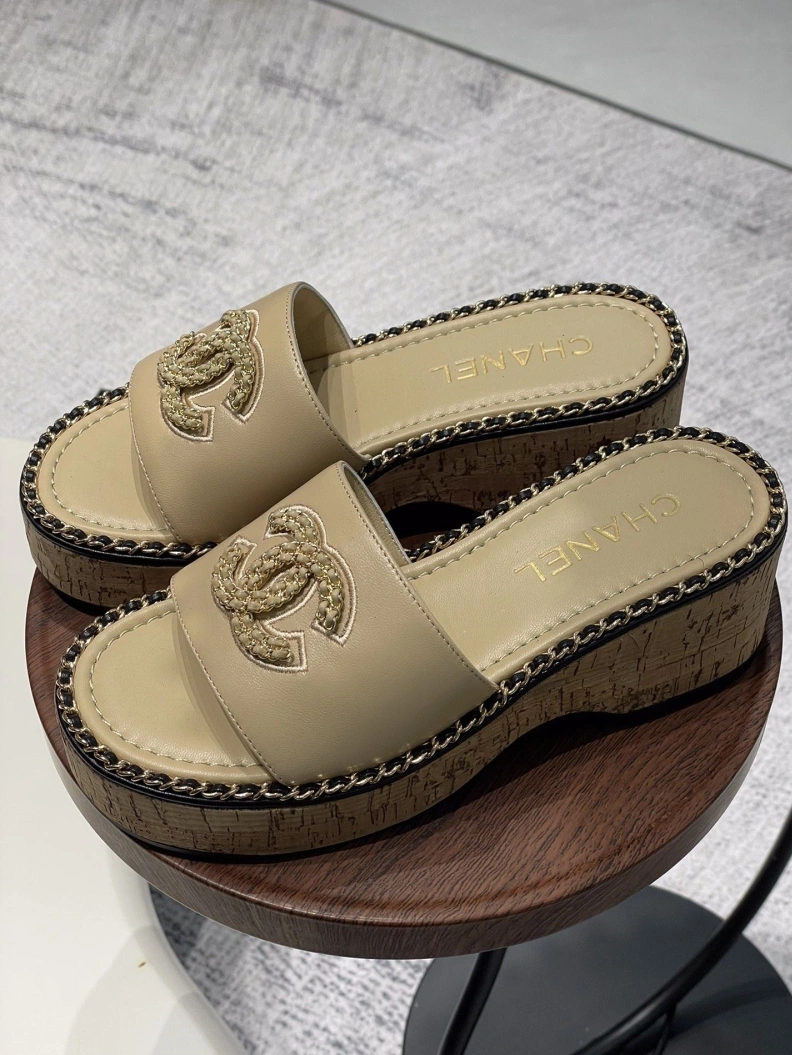 HighQuality Chxnxl Slippers 119985