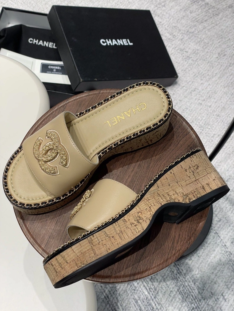 HighQuality Chxnxl Slippers 119985