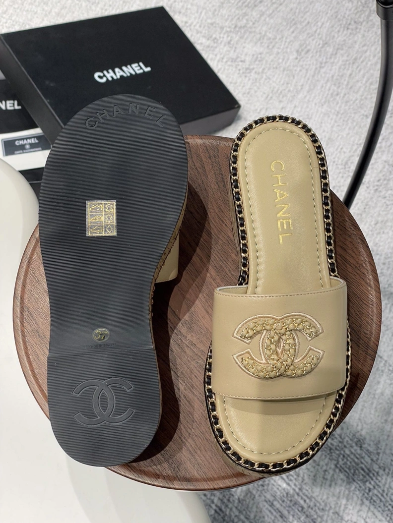 HighQuality Chxnxl Slippers 119985