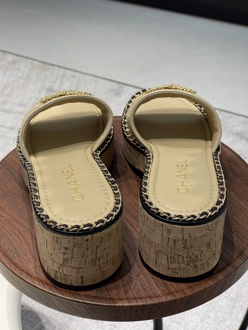 HighQuality Chxnxl Slippers 119985