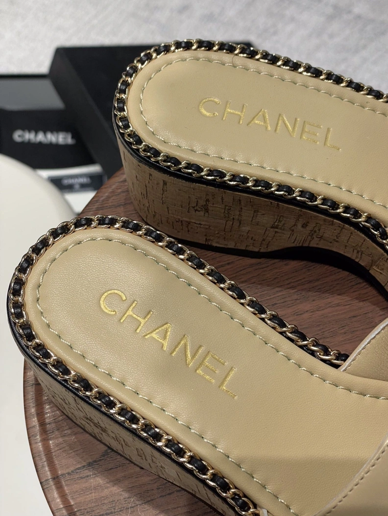 HighQuality Chxnxl Slippers 119985