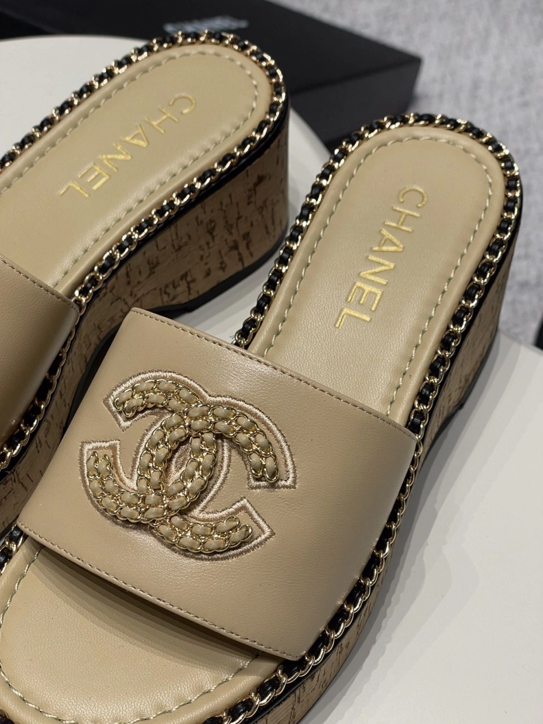 HighQuality Chxnxl Slippers 119985