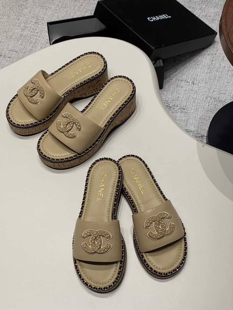 HighQuality Chxnxl Slippers 119985