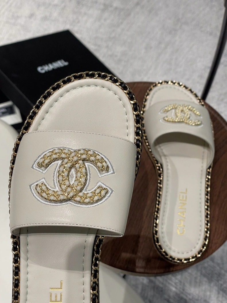 Fashionable Chxnxl Slippers 119993