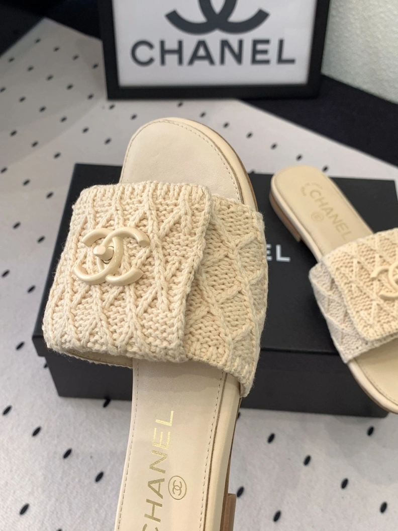 Timeless Chxnxl Slippers 119976