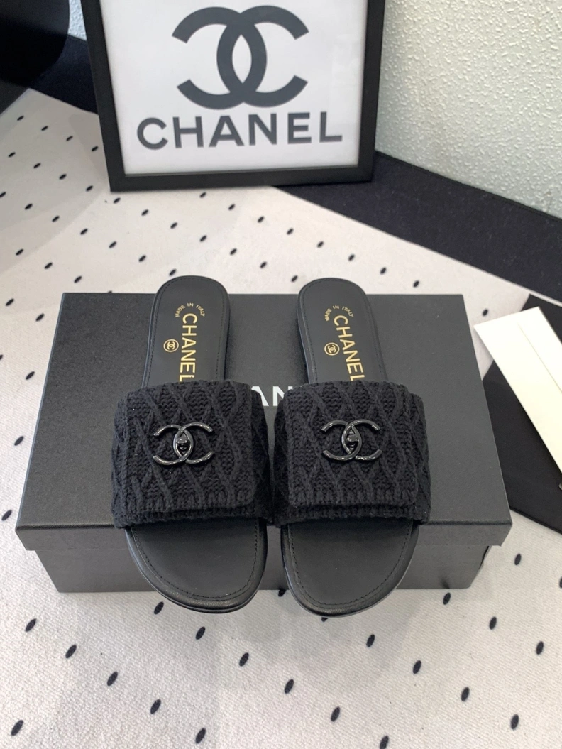 EasyMatch Chxnxl Slippers 119974