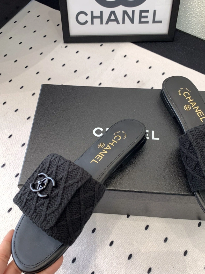 EasyMatch Chxnxl Slippers 119974