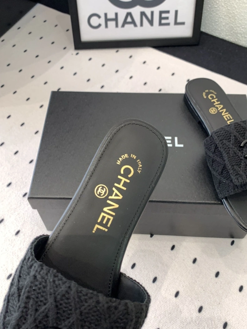 EasyMatch Chxnxl Slippers 119974