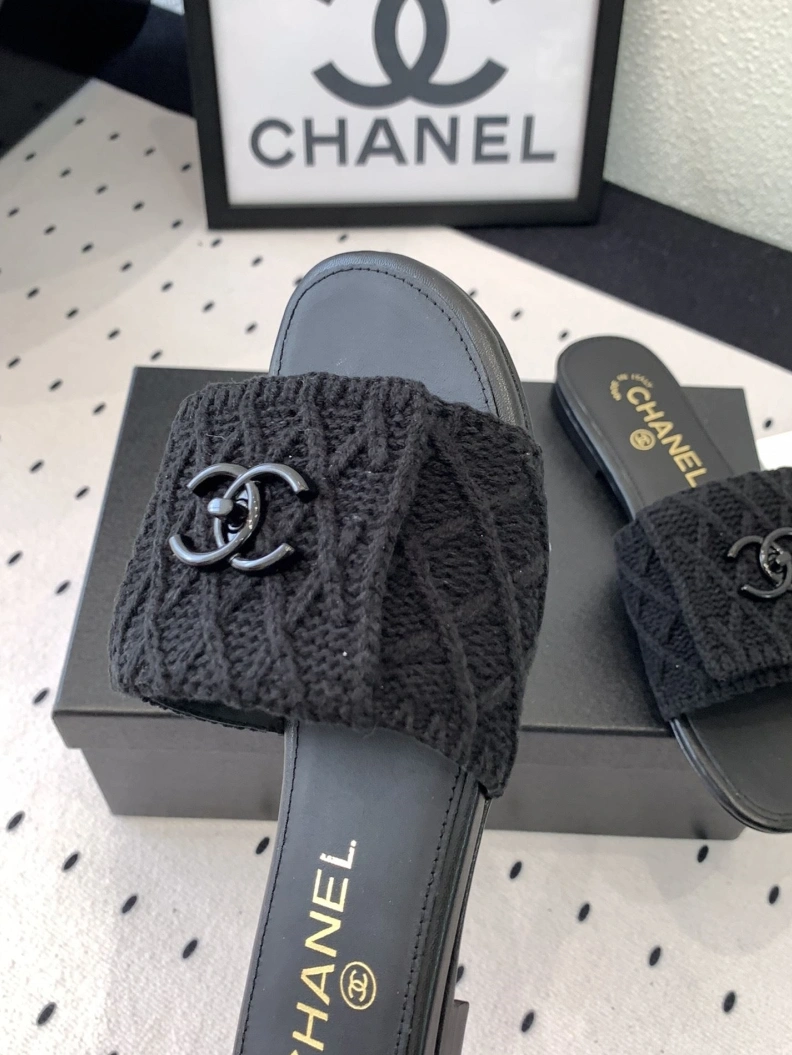 EasyMatch Chxnxl Slippers 119974