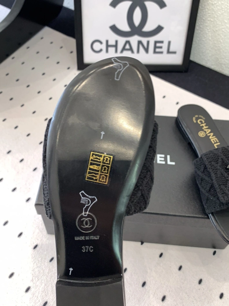 EasyMatch Chxnxl Slippers 119974