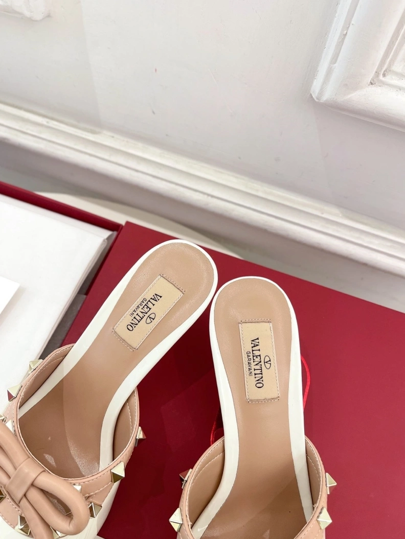 Classic Vxlxntino Sandals 229733