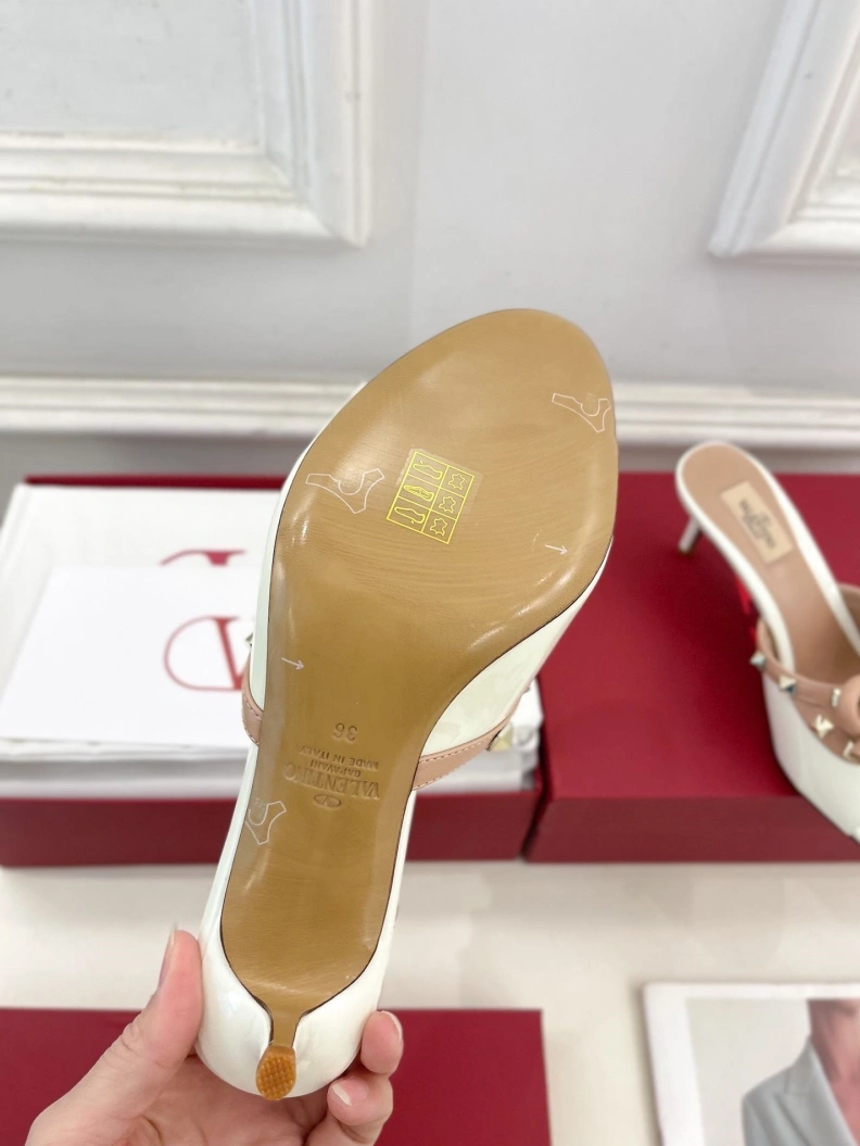 Classic Vxlxntino Sandals 229733