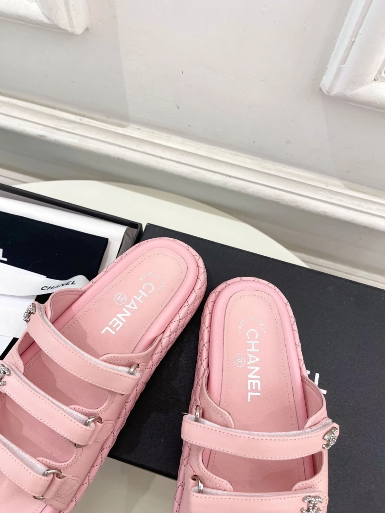 HighQuality Chxnxl Sandals 120581