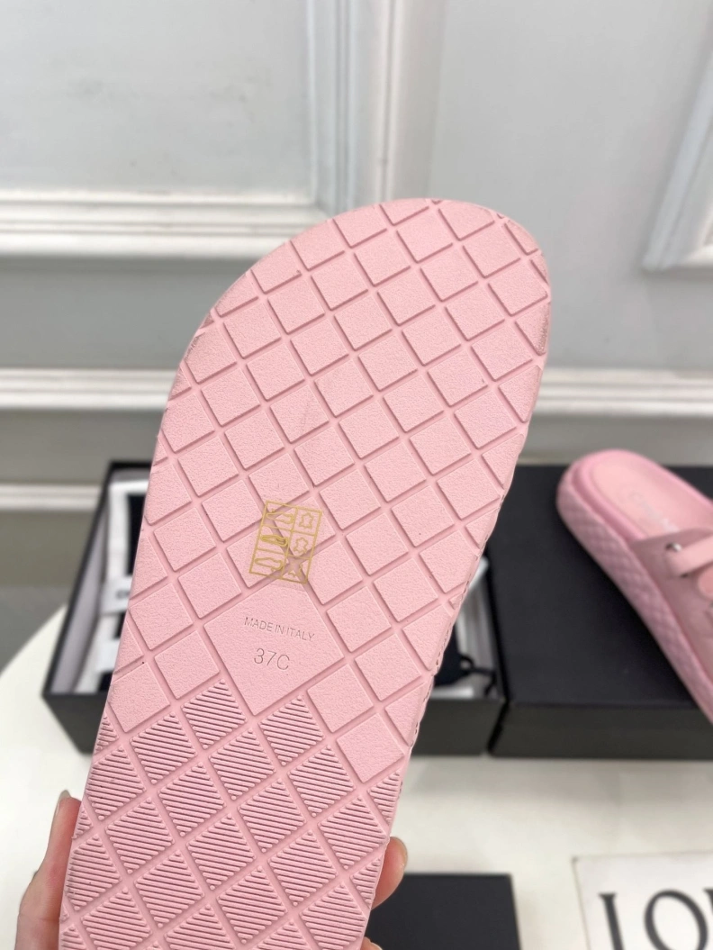 HighQuality Chxnxl Sandals 120581