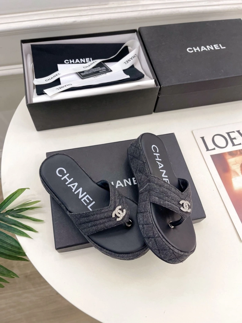 Unique Chxnxl Slippers 119963
