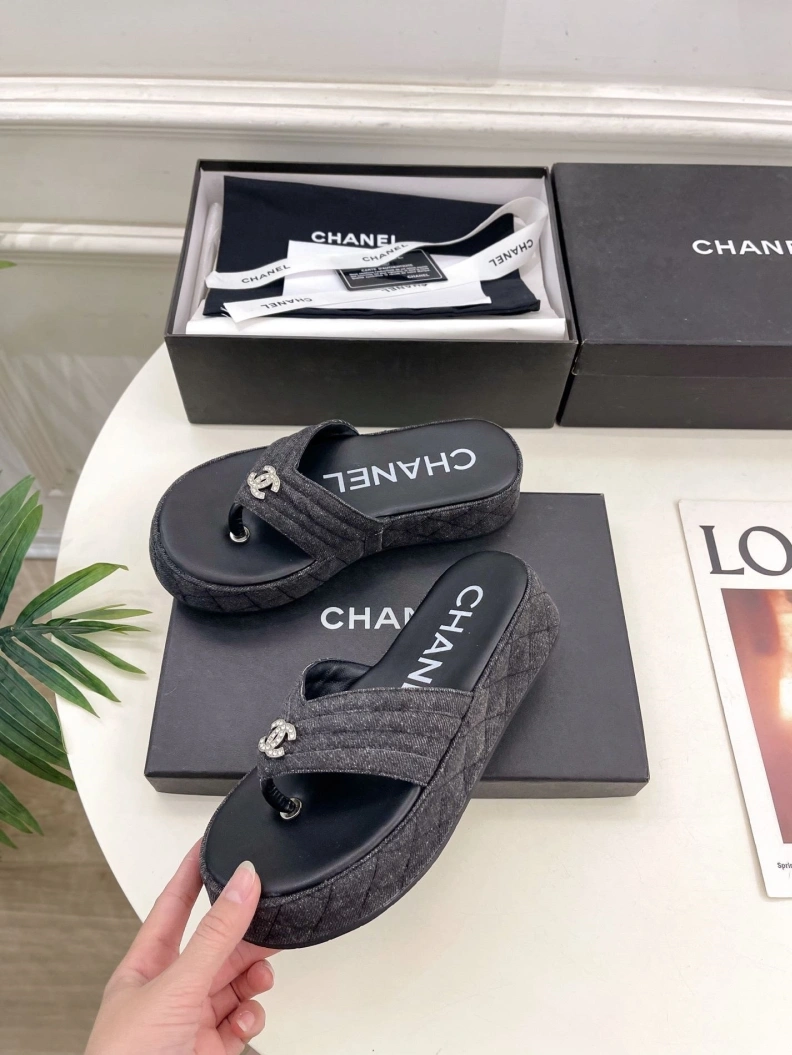 Unique Chxnxl Slippers 119963