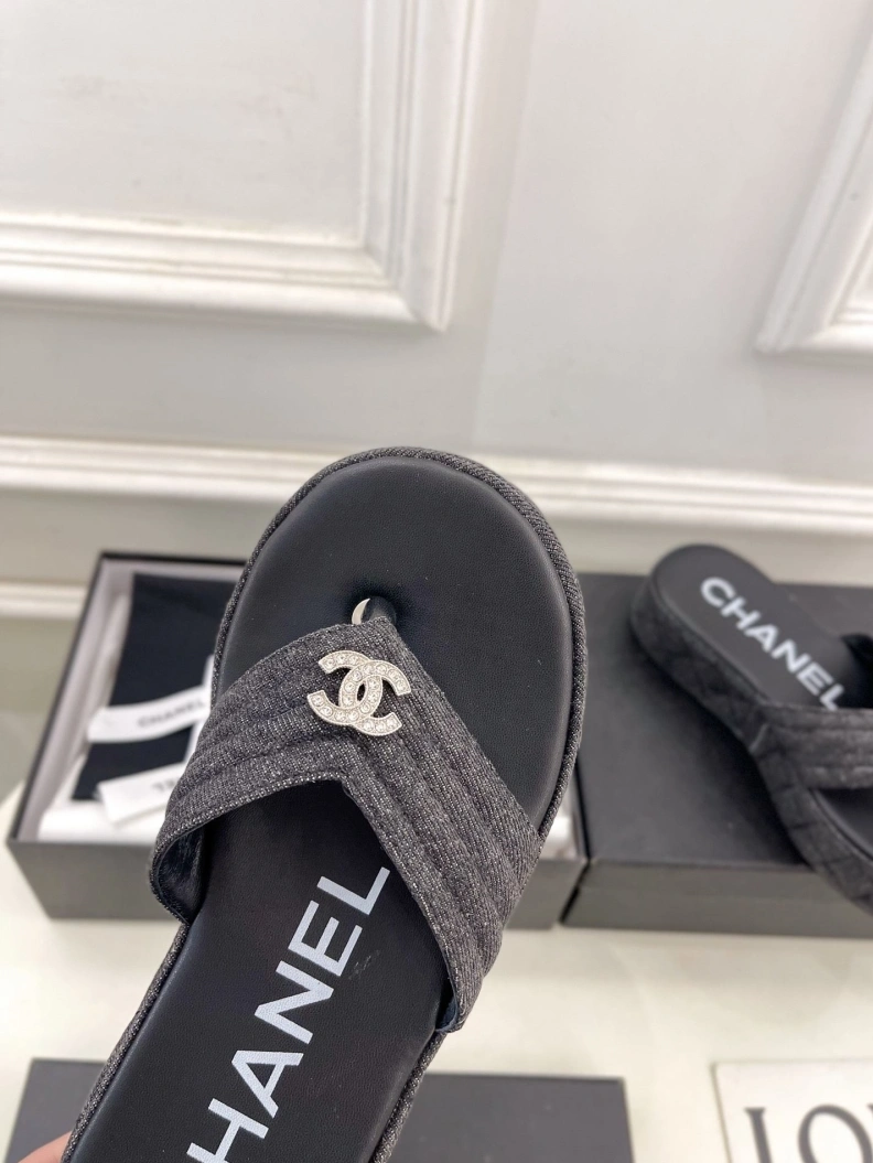 Unique Chxnxl Slippers 119963