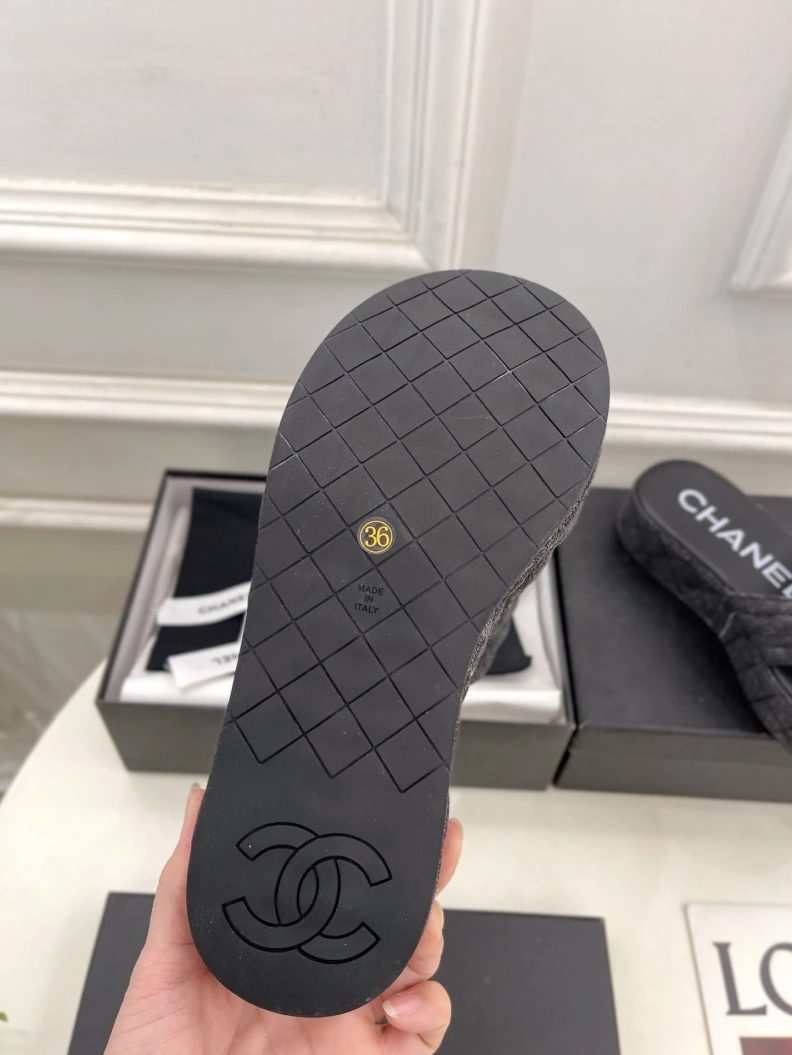 Unique Chxnxl Slippers 119963