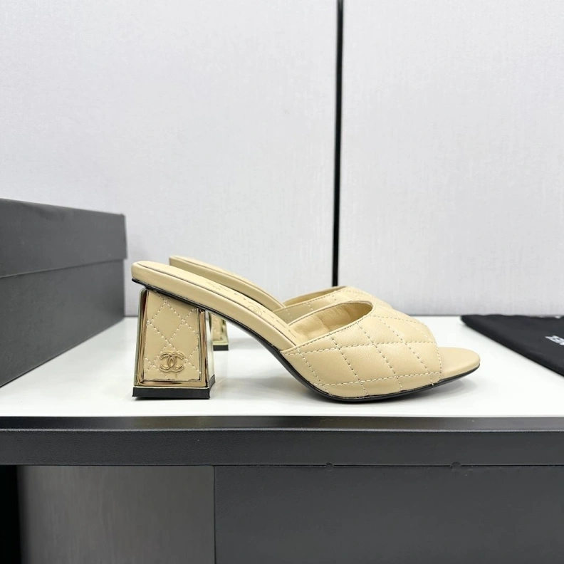 Fashionable Chxnxl Slippers 119959
