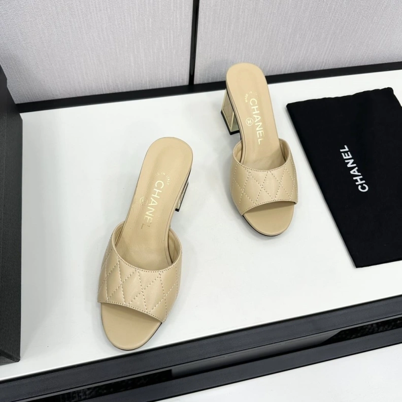 Fashionable Chxnxl Slippers 119959