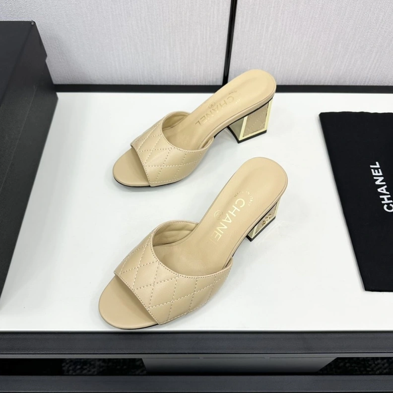 Fashionable Chxnxl Slippers 119959