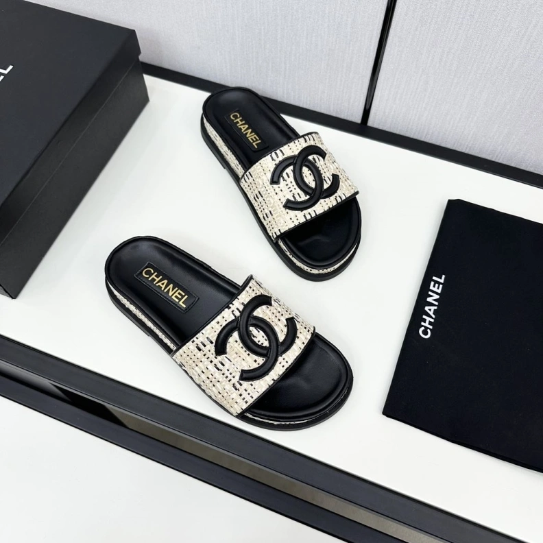 Classic Chxnxl Slippers 119951
